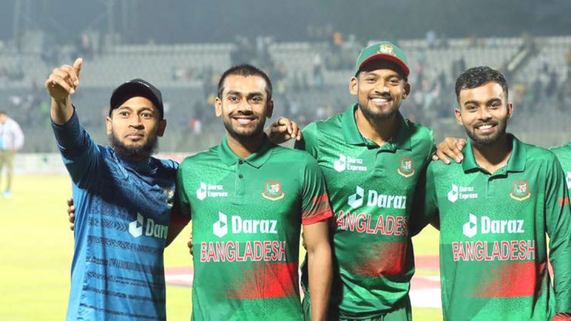 দলে ফিরেই অধিনায়ক শান্ত