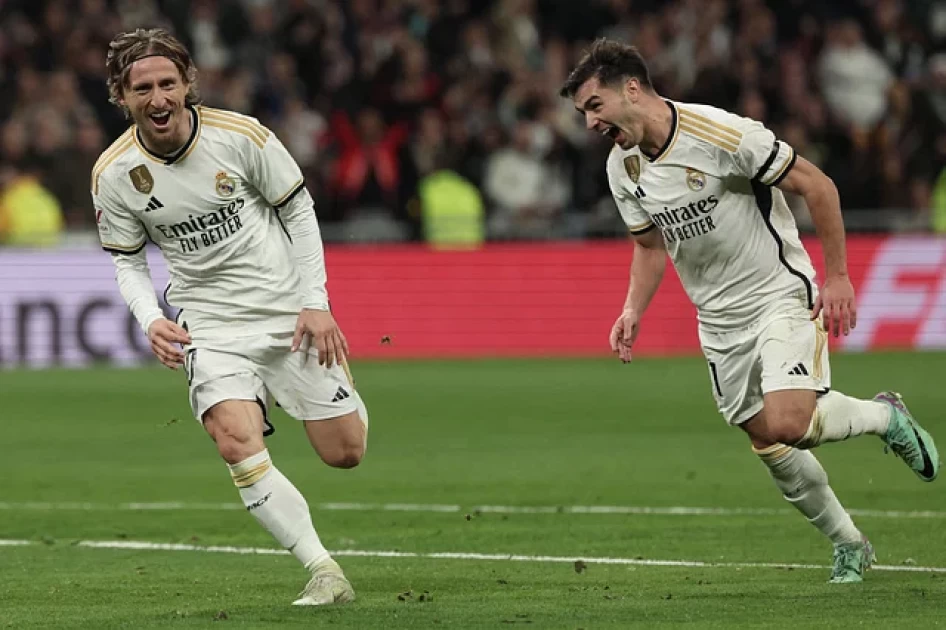 ভিয়ারিয়ালকে উড়িয়ে শীর্ষে রিয়াল মাদ্রিদ