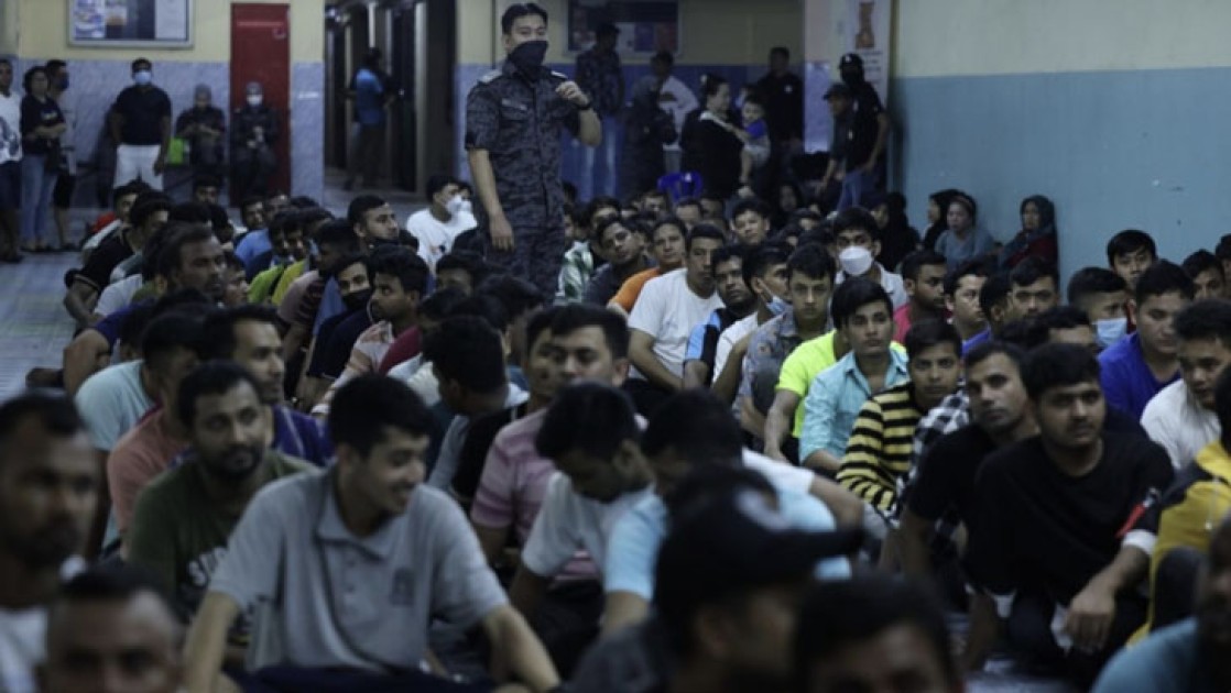 মালয়েশিয়াতে ২৫২ বাংলাদেশি আটক