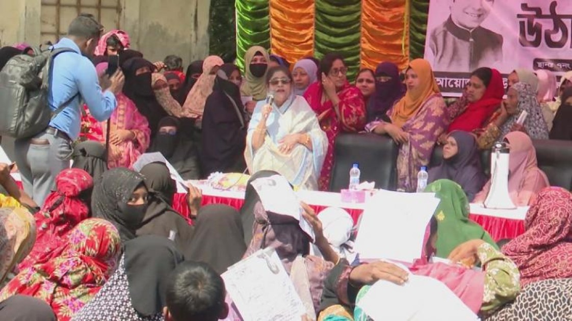 পার্থ গরুর গাড়ি মার্ক সবাইকে ভোট দেওয়ার আহবান জানান মা রেবা রহমান