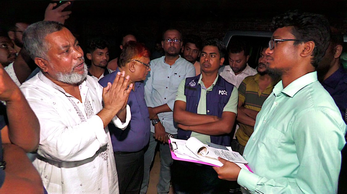 ভোলায় বিসিকের ২ কারখানায় অবৈধভাবে মজুদ  ৬ হাজার লিটার ডিজেল জব্দ : খান ফ্লওয়ারের জামাল খানকে ১ লাখ  ও তৃষ্ণা বেকারির জুয়েলকে ৫০ হাজার টাকা জরিমানা