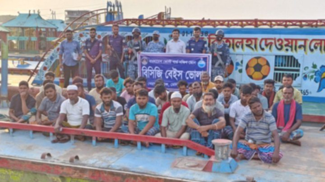 ভোলার মেঘনা নদীতে অবৈধভাবে বালু উত্তোলনের সময়  ৪৪জনকে আটক :  ভ্রম্যমাণ আদালতে সাজা